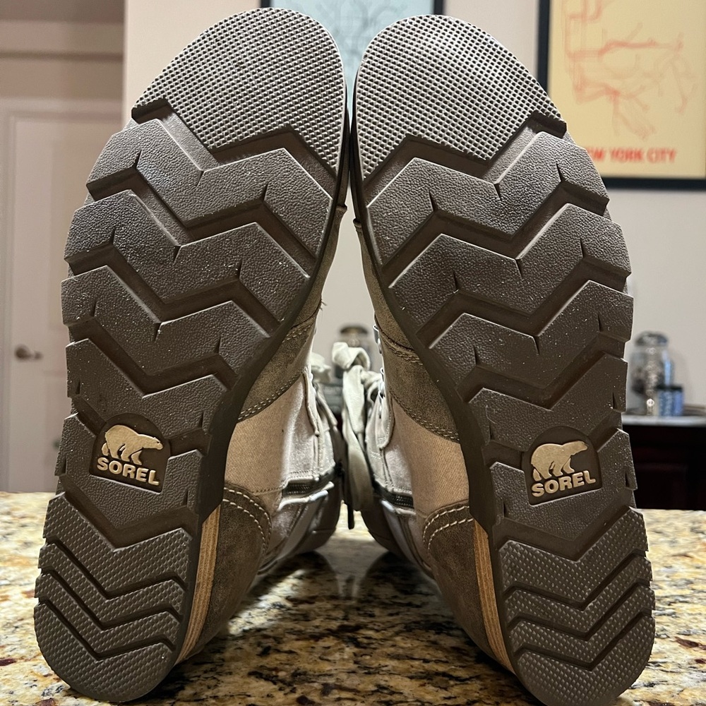SOREL™ MAJOR CARLY • Sorel Taupe and Gray Lace-Up Boots - Picture 6 of 9